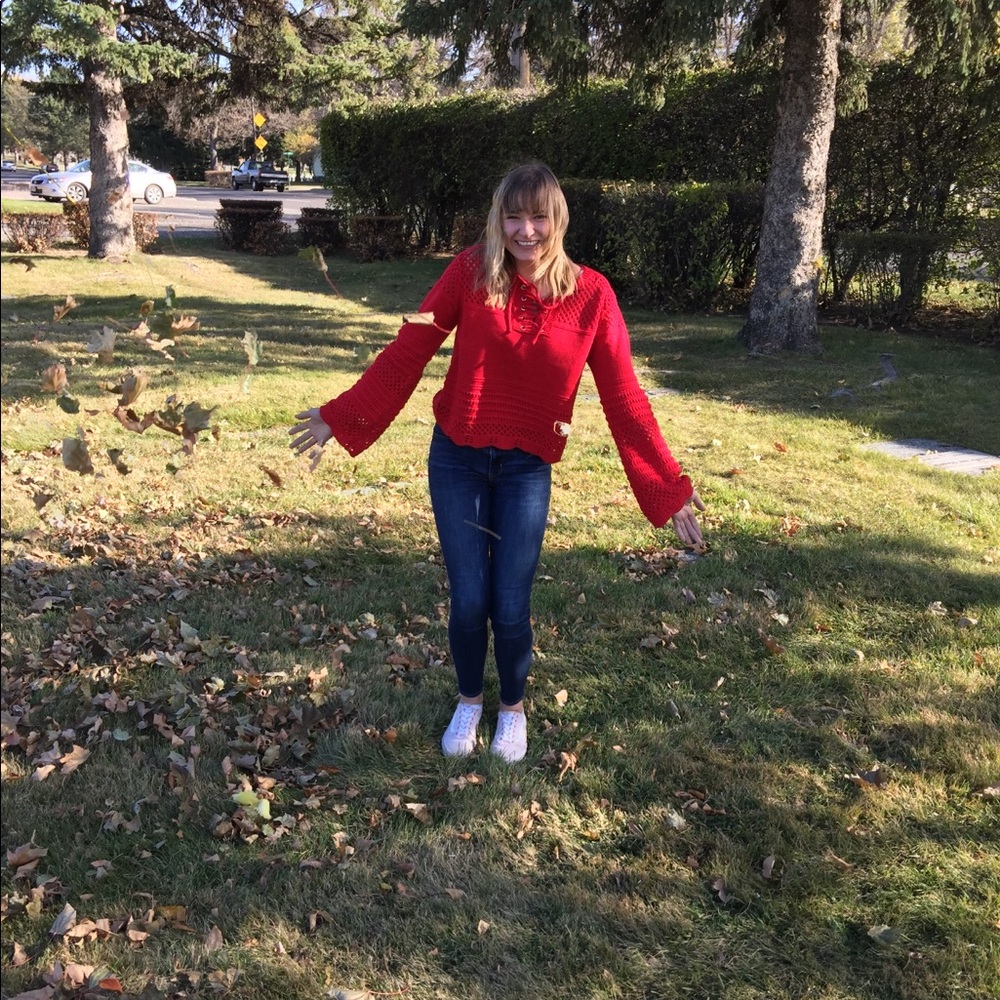 🆕♥️Bell sleeve Sweater 🌹 - Picture 4 of 7